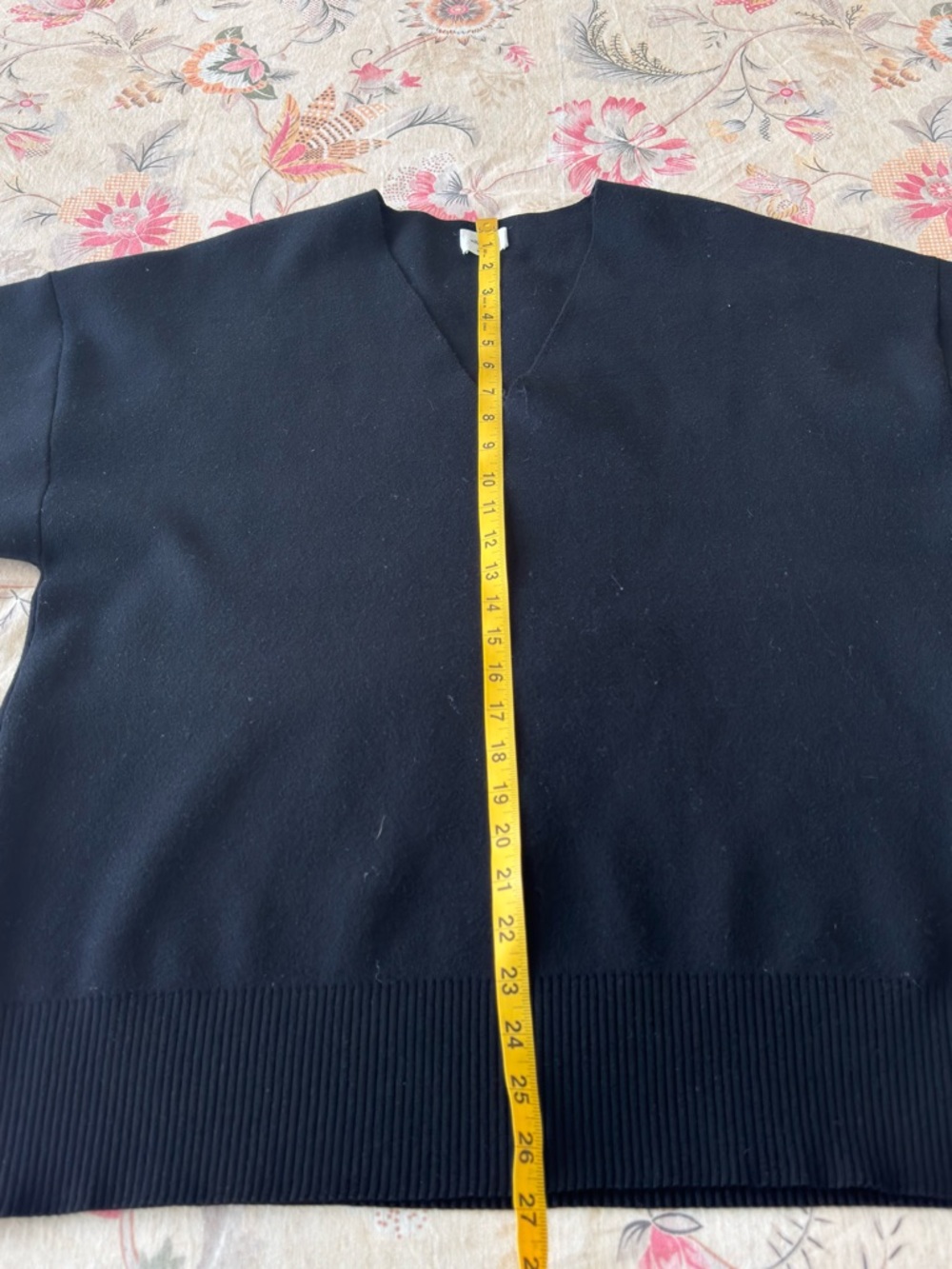 Wilfred Sweater Souvenir Black V-Neck Knit Sweater women's  size 2 - Picture 6 of 10